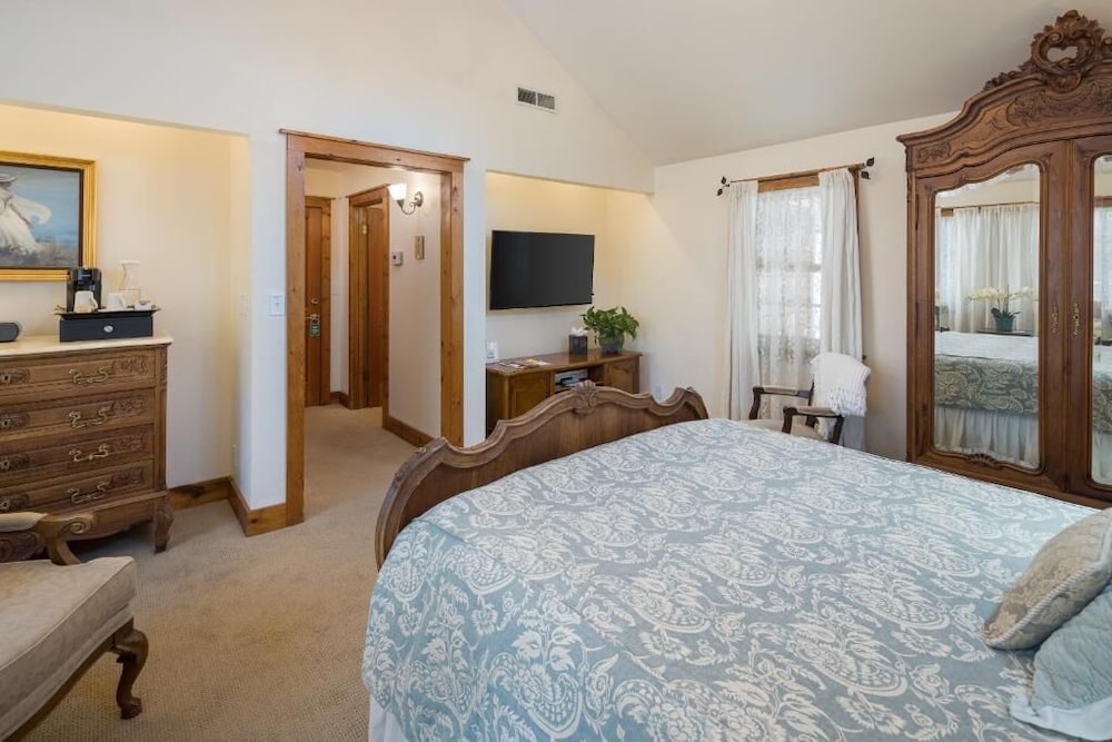 Sunflower Hill Inn — 4-Star Luxury Hotel in Moab, United States