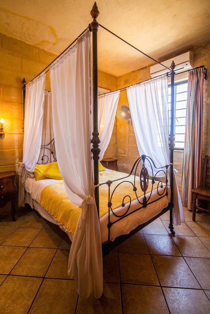 Ta Bertu Host Family Bed And Breakfast 4751393 — Zurrieq