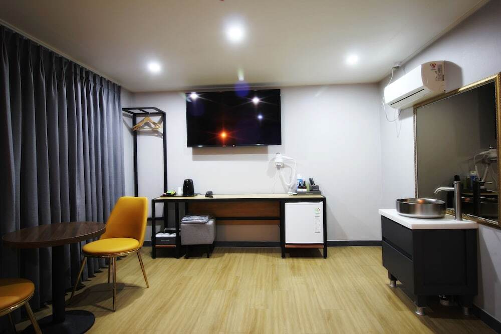 Bronze Hotel in Changwon, South Korea