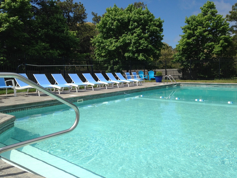 Chatham Seafarer Inn — Chatham