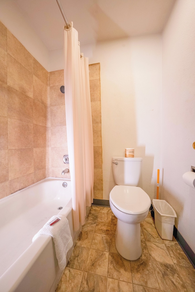 Unicorn Inn by OYO Portland - photo 43