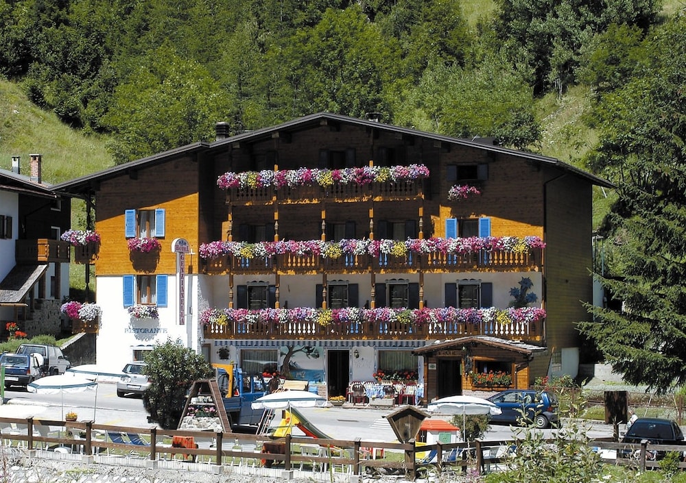 Albergo Genzianella - carbon neutral hotel in Rocca Pietore