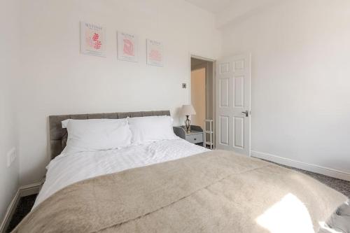 5min to Huddersfield Royal Infirmary Hospital in Huddersfield, United Kingdom