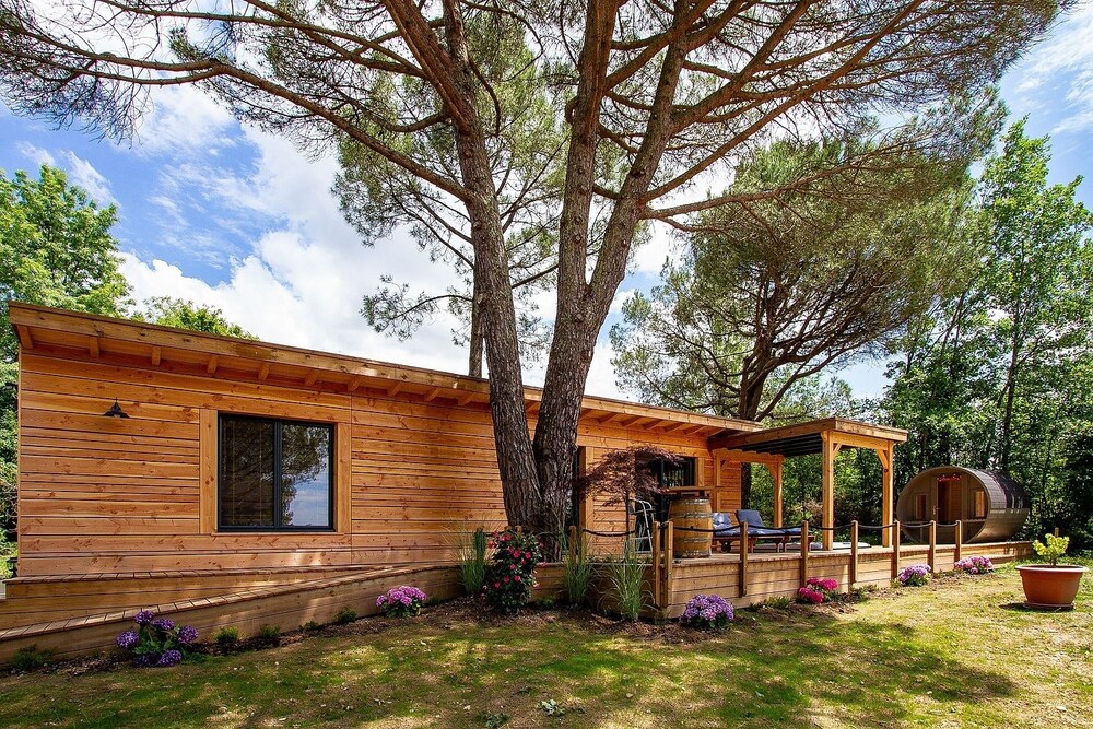 La Cabane à Papi — 4-Star Luxury Hotel in Thenac, France
