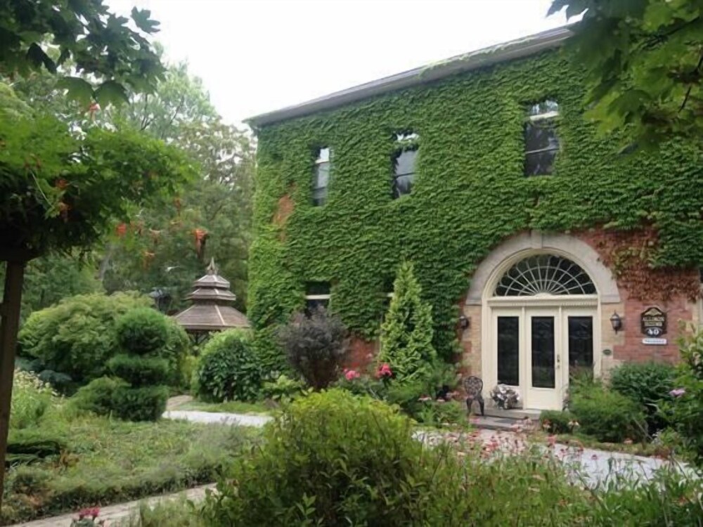 BranCliff Inn c1859 in Niagara Falls, Canada