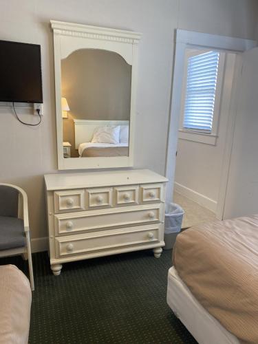 The Admiral Hotel Motel - photo 194
