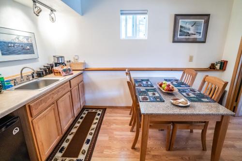 Bears Den Alaska Lodging - photo 16