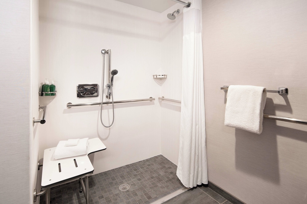 Courtyard by Marriott Fresno - photo 12