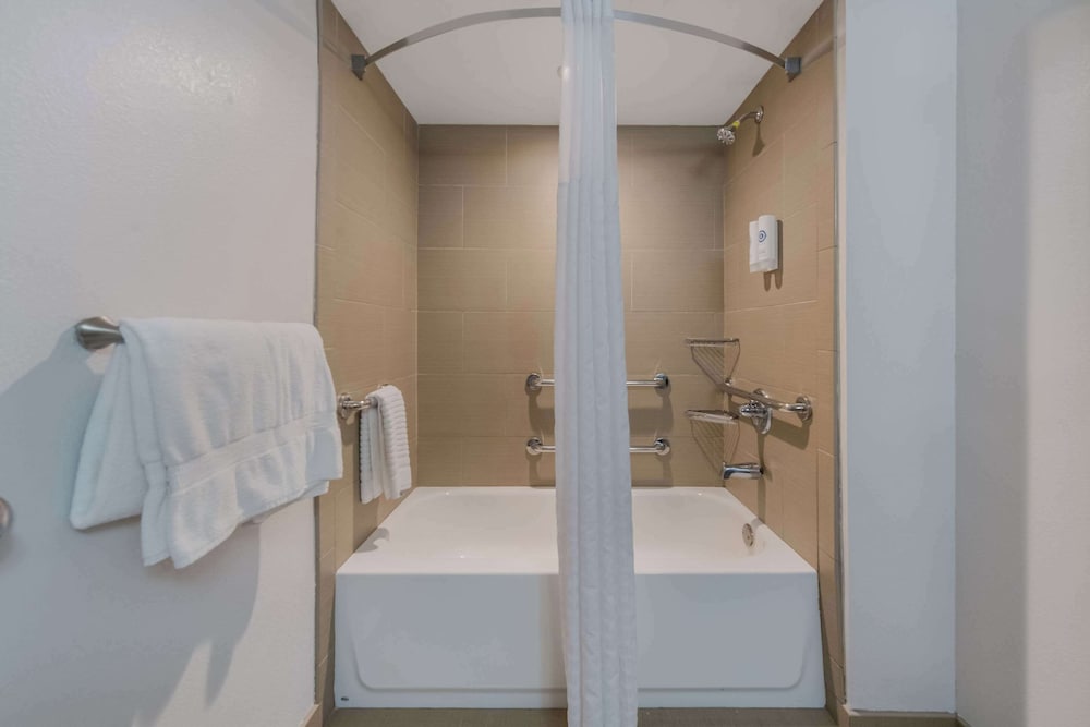 Comfort Inn Newport News Hampton I 64 - photo 19