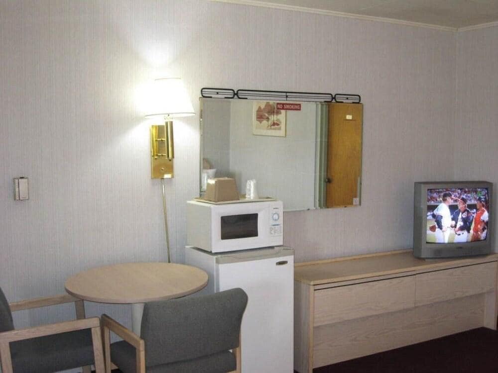 Economy Inn Chillicothe - photo 11