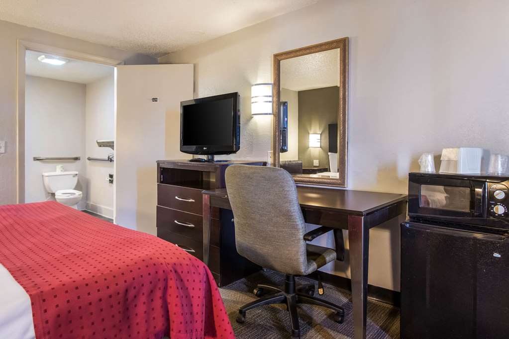 Rodeway Inn Near Hall of Fame - photo 17