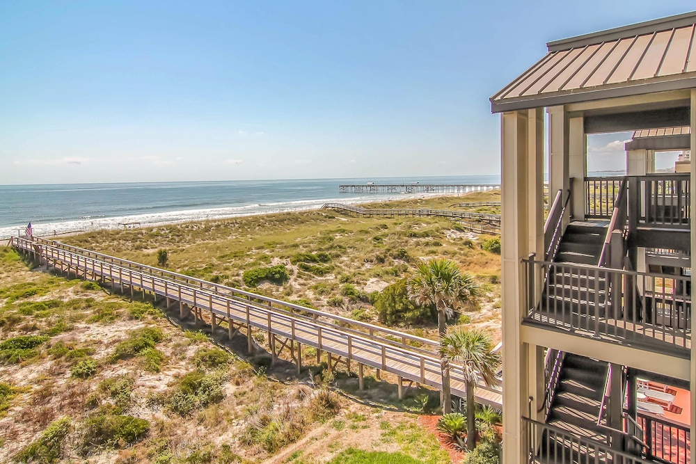 Fernandina Beach Condo w Pool & Beach Access — 4-Star Luxury Hotel in Fernandina Beach, United States