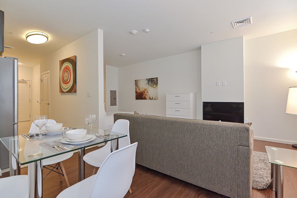 Global Luxury Suites East Boston - photo 13