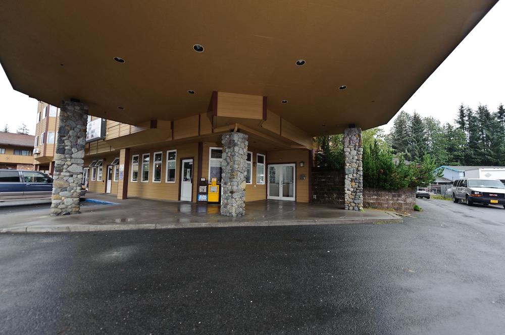 Frontier Suites Hotel in Juneau - photo 31