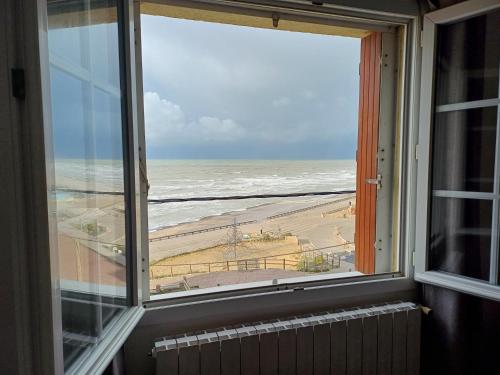 Au grAc des marAces 2 appartement face A la mer 2A me Actage — 4-Star Luxury Hotel in Ault, France