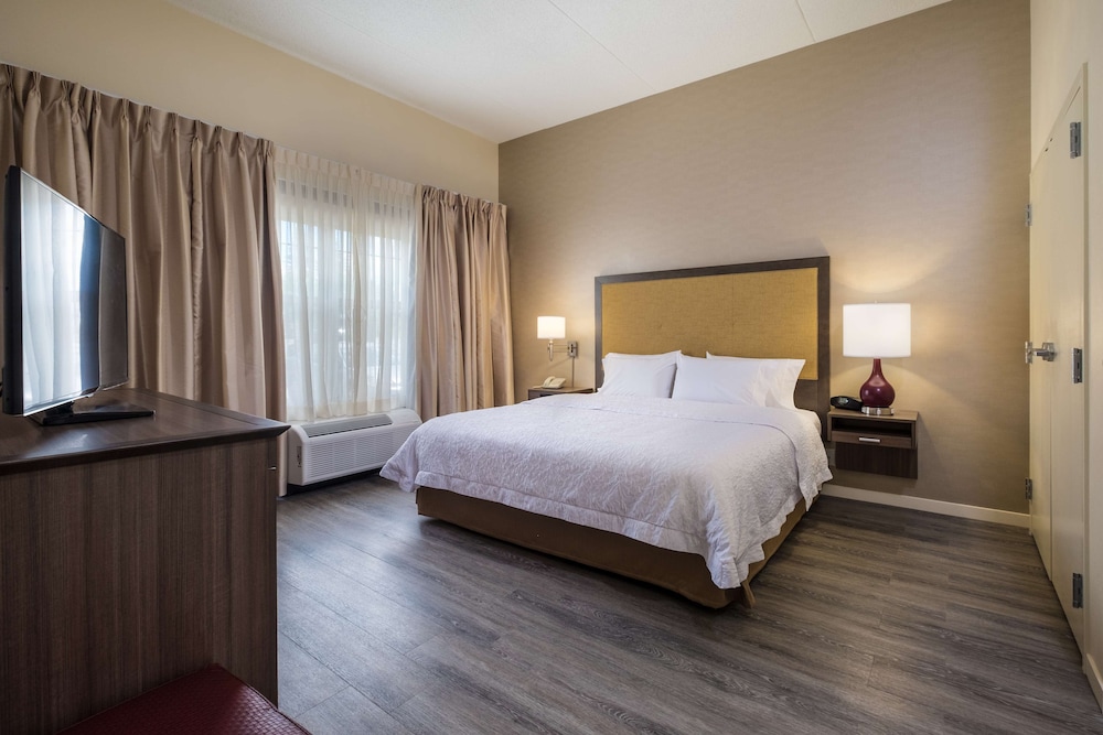 Hampton Inn Waterville - photo 15