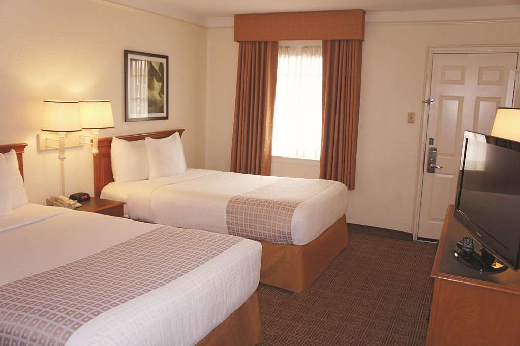 La Quinta Inn by Wyndham San Antonio Lackland - photo 15