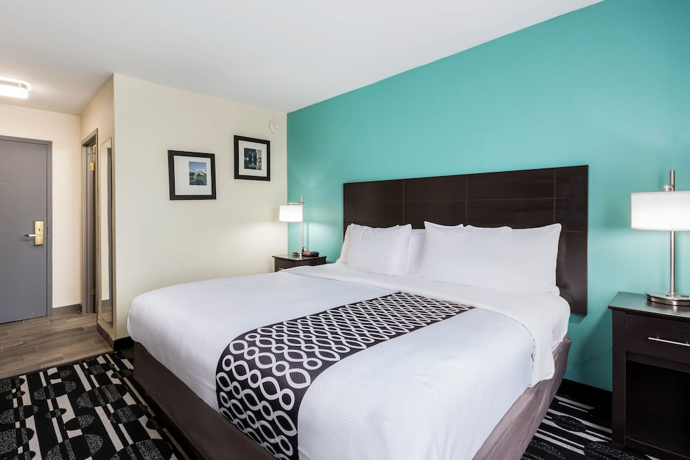 Bricktown Hotel & Extended Stay - photo 4
