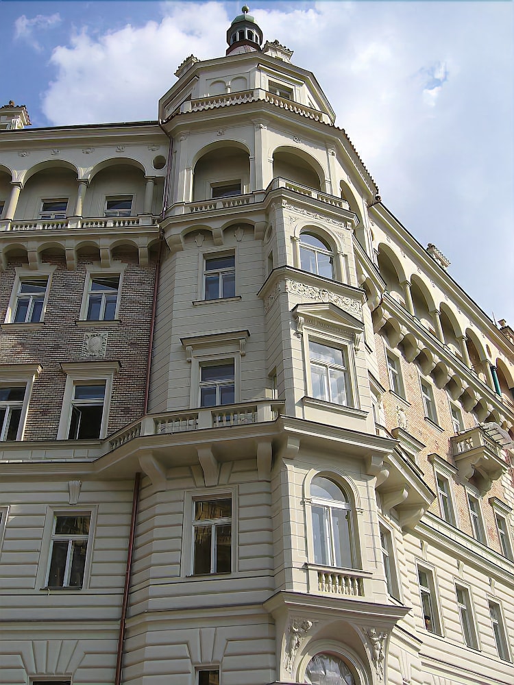 RiverView Palace Apartments — 4-Star Luxury Hotel in Prague, Czech Republic