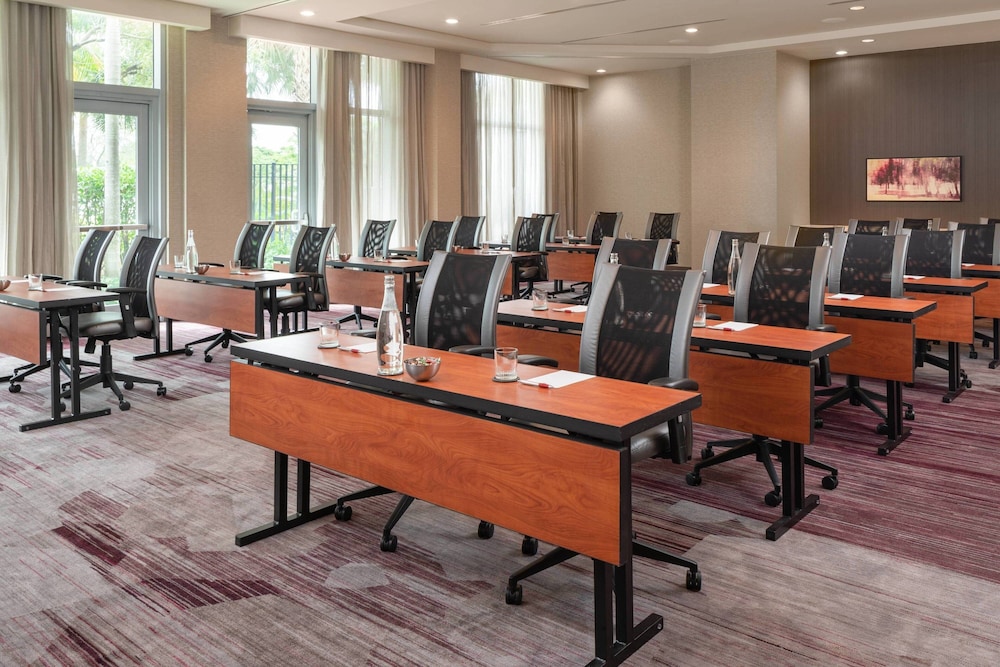 Courtyard by Marriott Miami Airport - photo 40