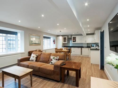 Bank Apartment 1 — 4-Star Luxury Hotel in Dartmouth, United Kingdom