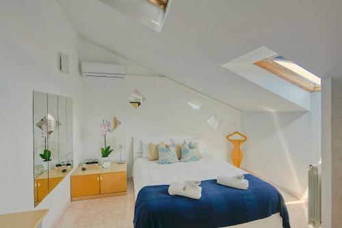 Loft Superga on green river Po' Torino — 4-Star Luxury Hotel in San Mauro Torinese, Italy