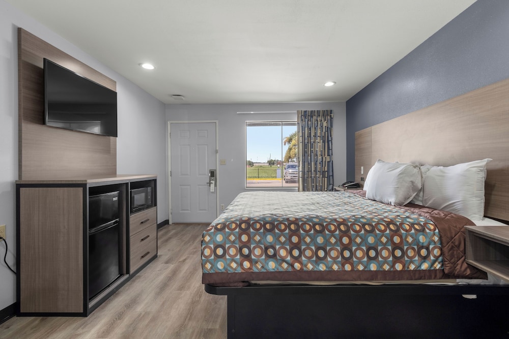 Express Inn and Suites - photo 19