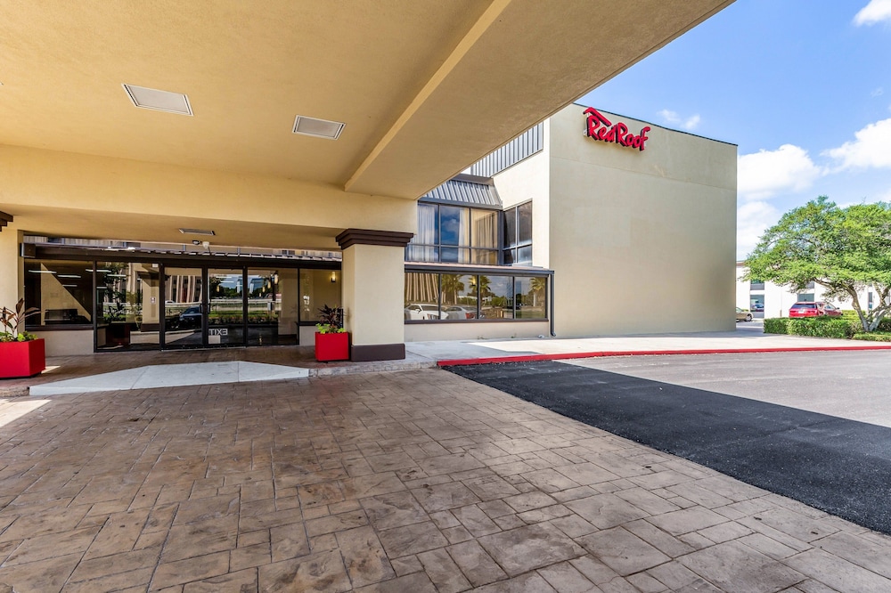 Red Roof Inn Plus & Suites Houston Iah Airport Sw - photo 35