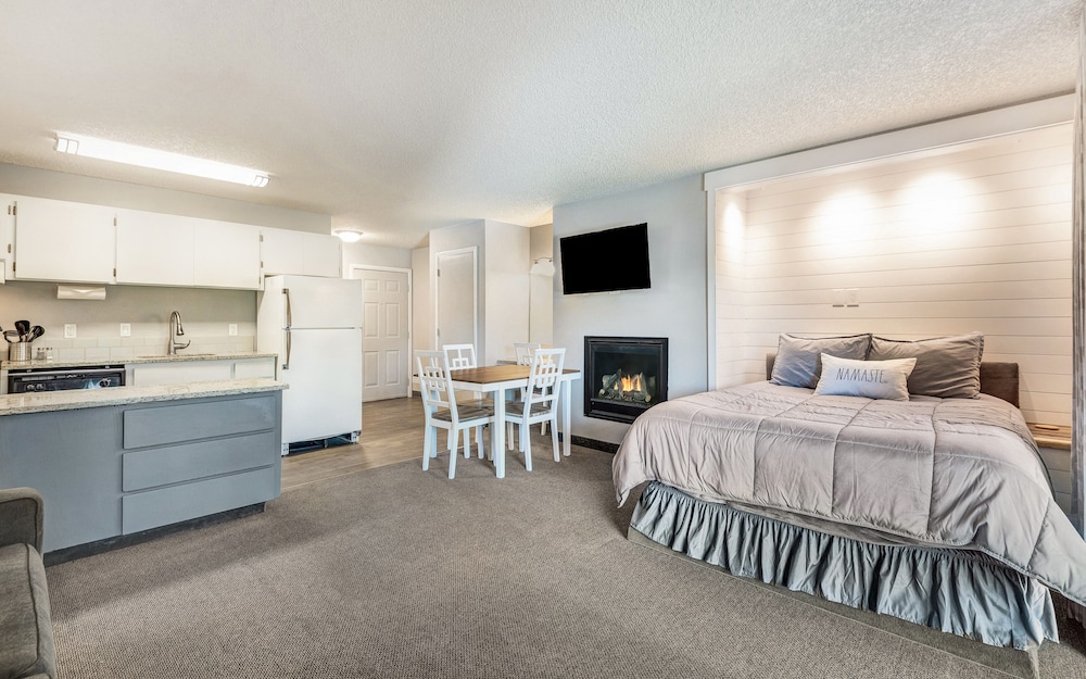 Bend Riverside Inn & Suites - photo 65