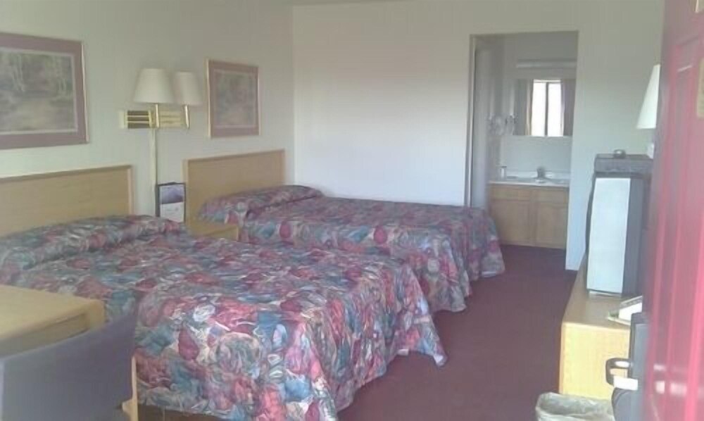 Parachute Inn - photo 7