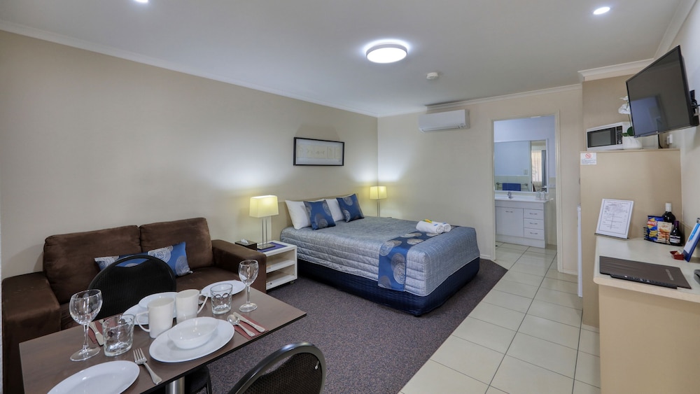 White Gums Motor Inn — hotel in Chinchilla