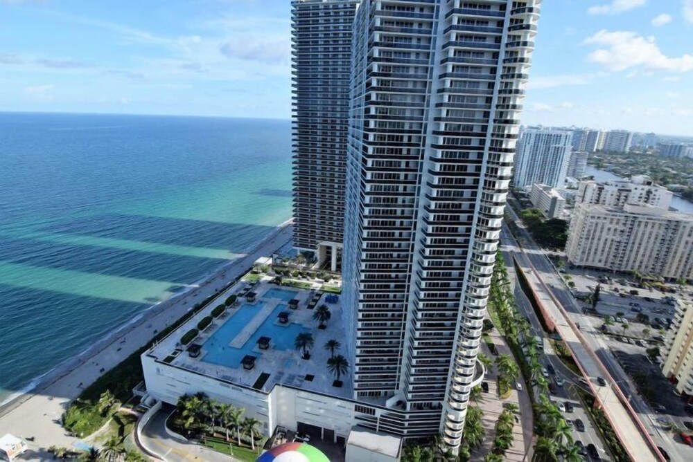 Best Ocean & Bay Views 2 Bed 2 Bath @ Hyde Resort - photo 58