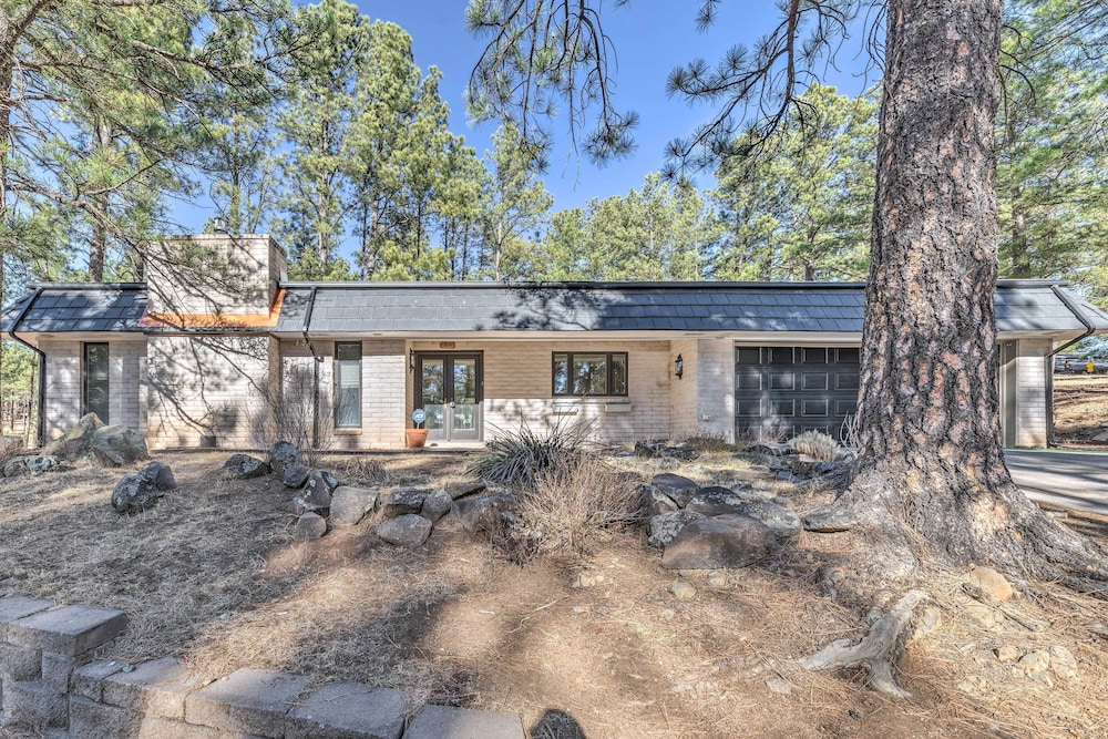 Ruidoso Getaway w Deck 16 Mi to Ski Apache in Ruidoso, United States