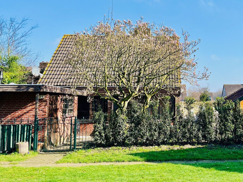 Family home near lake beach and dunes — 4-Star Luxury Hotel in Noordwijkerhout, Netherlands