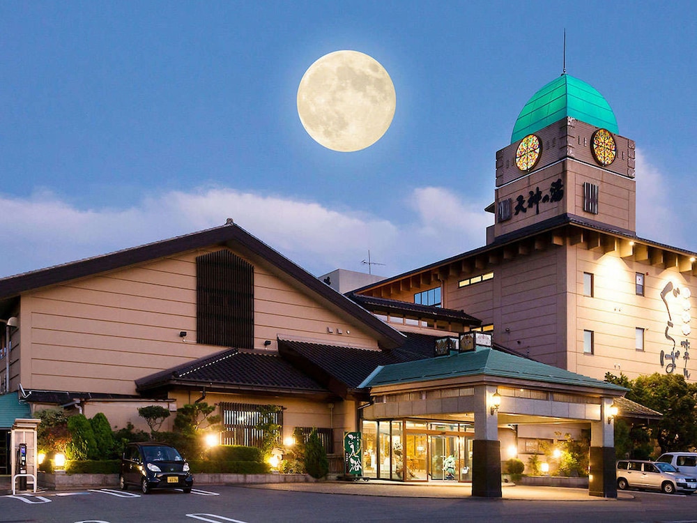 Hotel Glover Tei - carbon neutral hotel in Awara