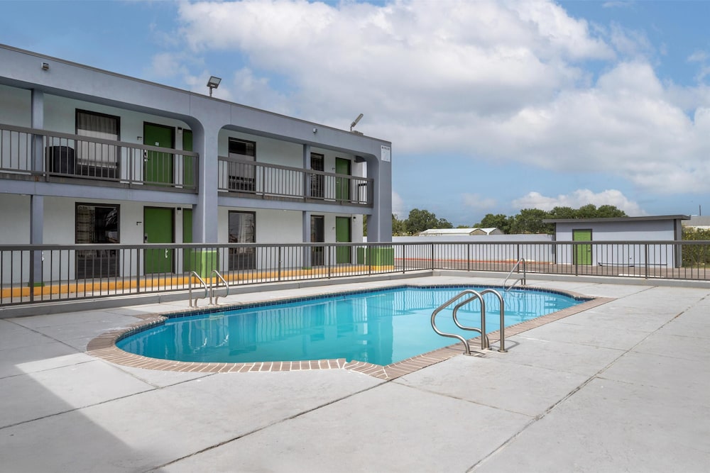 Days Inn by Wyndham Victoria TX East - photo 19