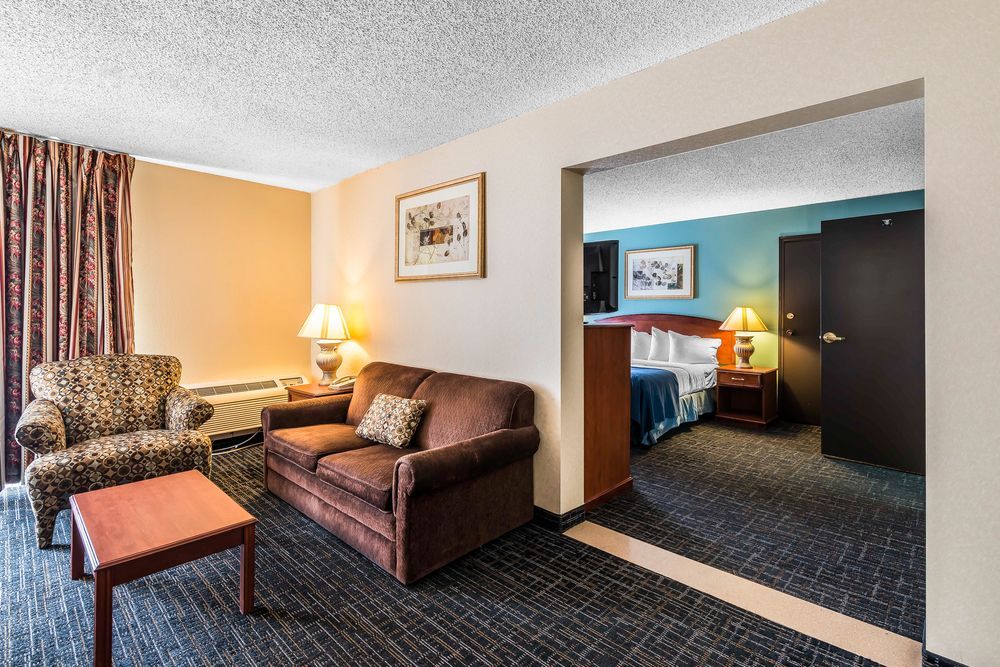 Quality Suites Downtown Colorado Springs - photo 11