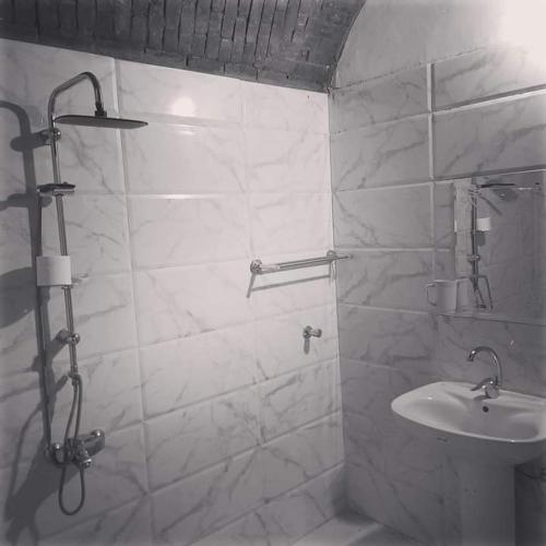 Kody doll - last minute hotel in Unknown City