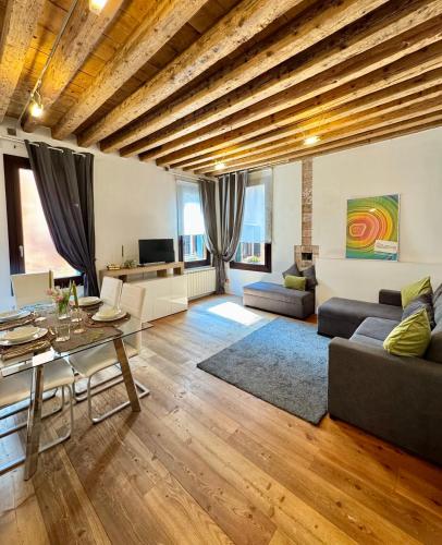 Ca' Emma — 4-Star Luxury Hotel in Venice, Italy