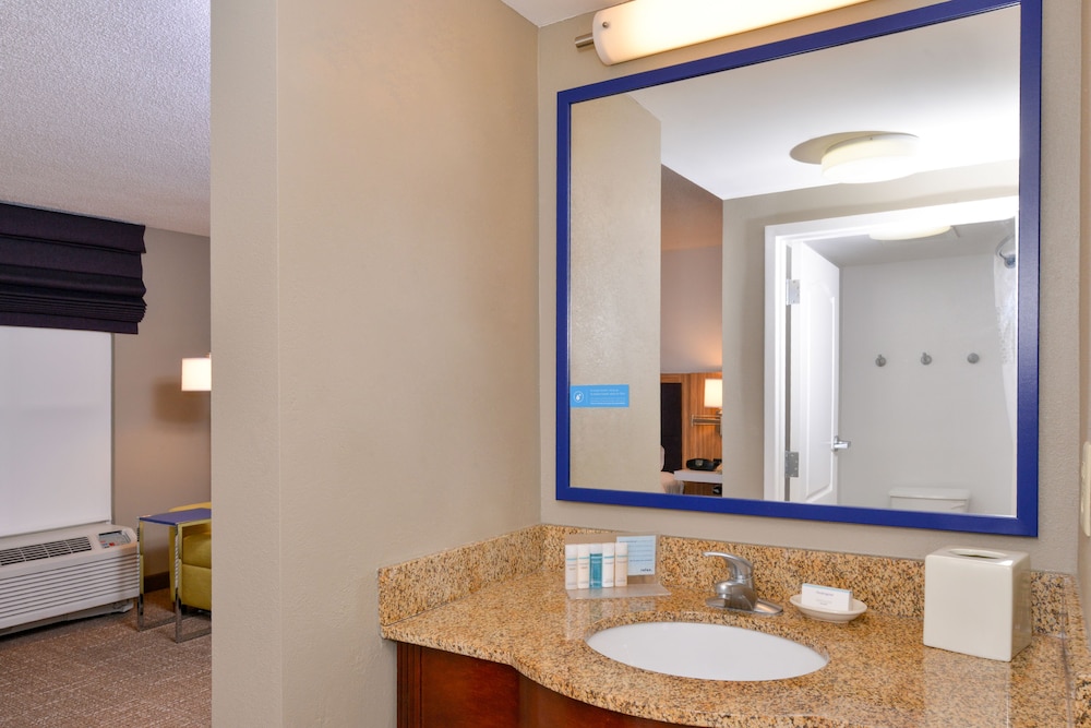 Hampton Inn & Suites Plymouth - photo 33