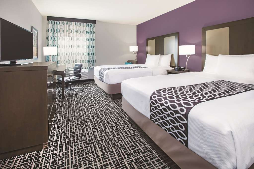 La Quinta Inn & Suites by Wyndham Dallas Plano The Colony - photo 14