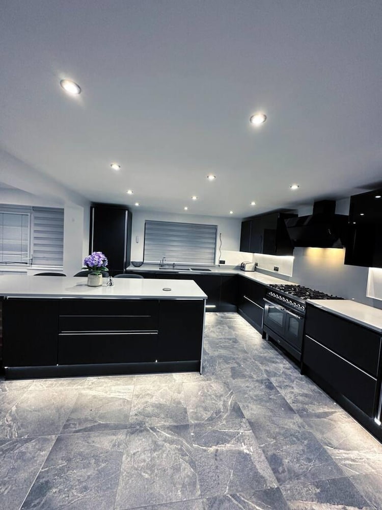 Serenity Haven 4 bed With Hottub games gym & More in Colchester, United Kingdom