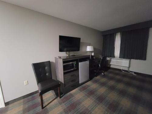Baymont Inn Baldwin - photo 15