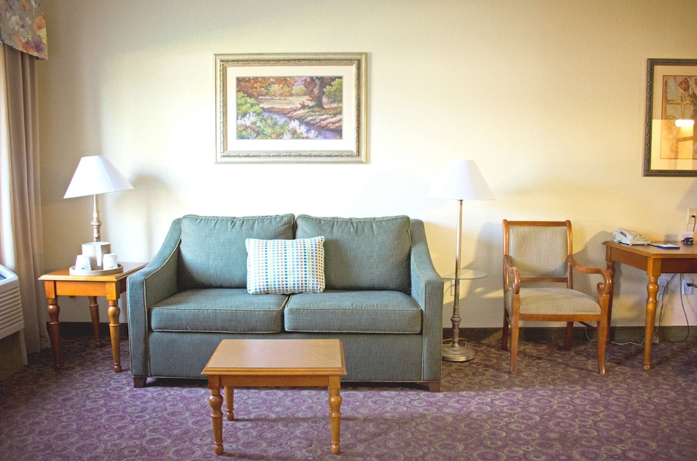 Hampton Inn and Suites College Station - photo 38
