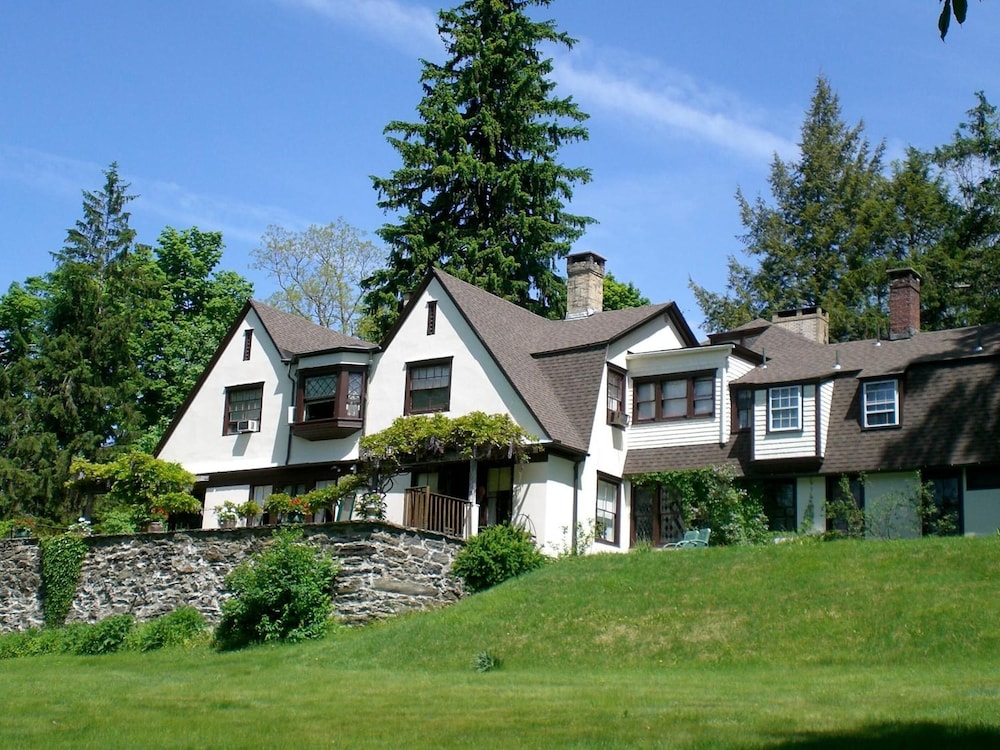 Whistler's Inn Bed & Breakfast - photo 59