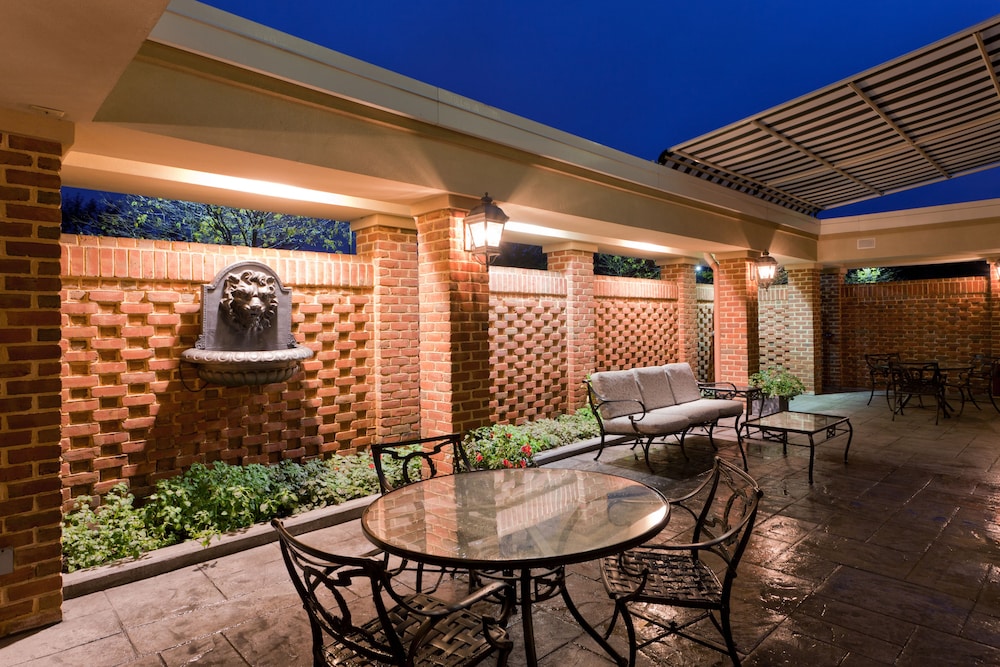 Holiday Inn Express State College at Williamsburg Square by IHG - photo 42