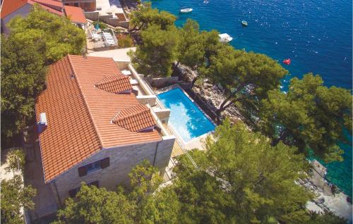 Six Bedroom Holiday Home In Prizba — 4-Star Luxury Hotel in Blato, Croatia