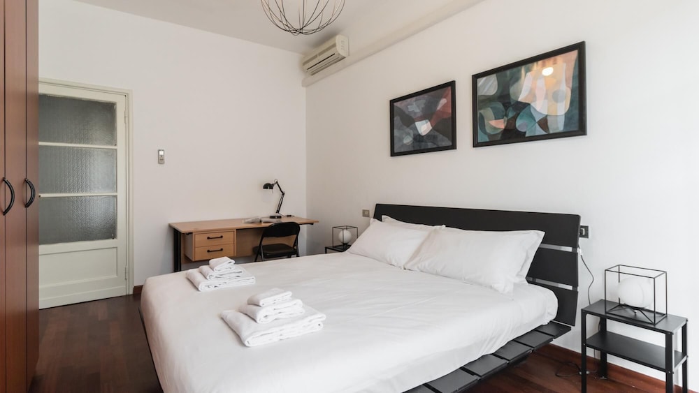 Italianway Easy Col di Lana 6 A C — 4-Star Luxury Hotel in Milan, Italy