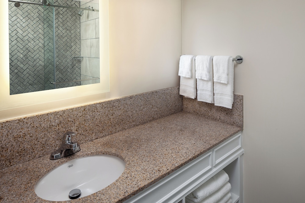 Surfside Hotel and Suites - photo 47