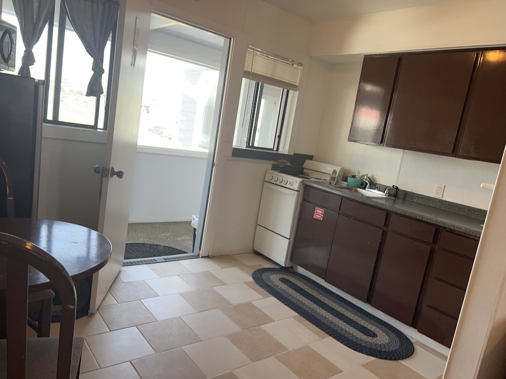 Newport Bay Motel - photo 22
